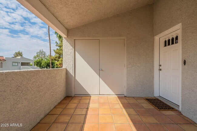 Building Photo - 850 S River Dr