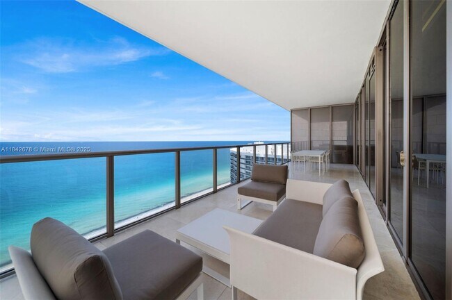 Primary Photo - 9701 Collins Ave