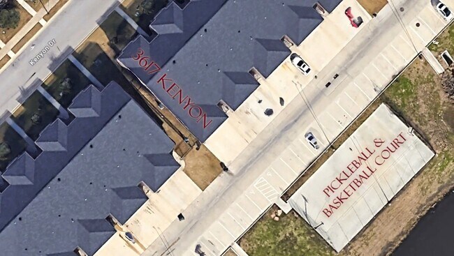 Building Photo - 3617 Kenyon Dr