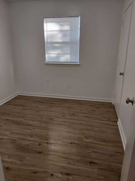 Building Photo - 3608 Meadowlark Dr