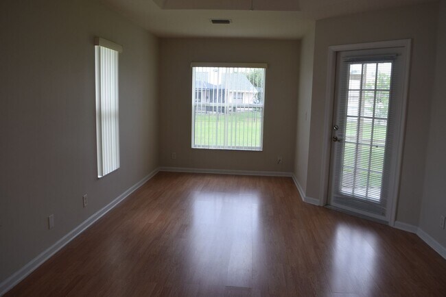 Building Photo - Stunning upgraded and immaculately maintained 3/2/2 home close to Gatlin I-95