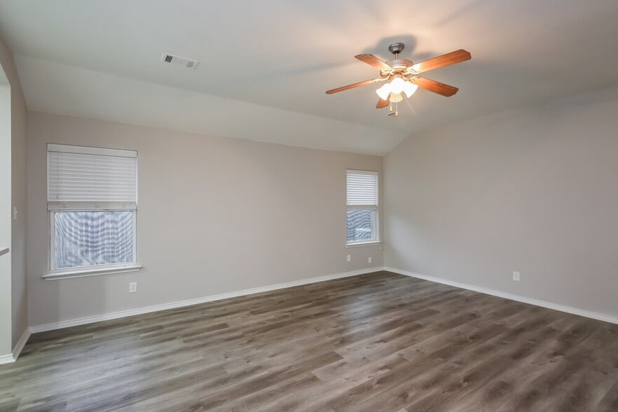 Building Photo - 258 Kennedy Dr