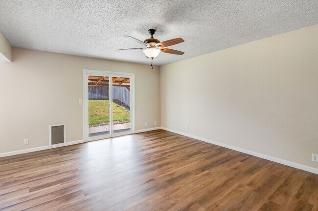 Building Photo - Charming Single-Story 3 Bed Home Two Car Garage & Spacious Yard!