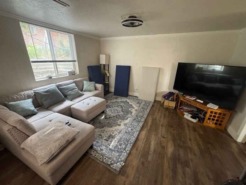 Family room - 442 S 1350 E