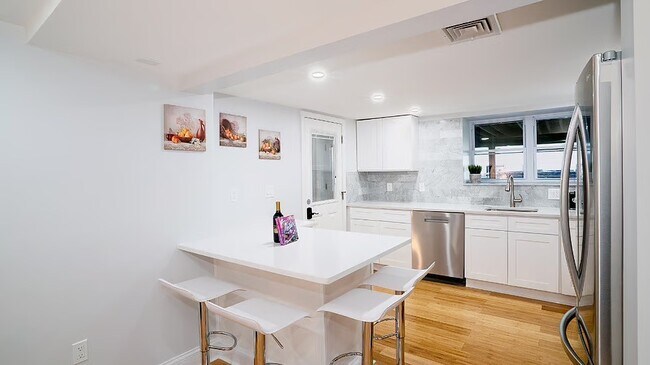 Building Photo - 188 Endicott Ave