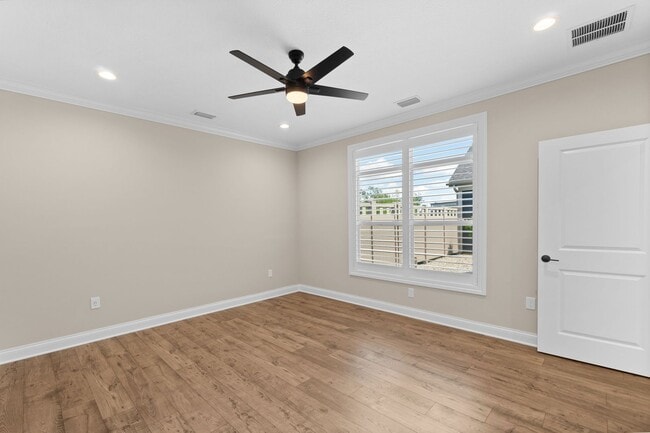 Building Photo - Luxury Maintenance-Free Former Model Home in Grove City – 2 Bed, 2 Bath Ranch