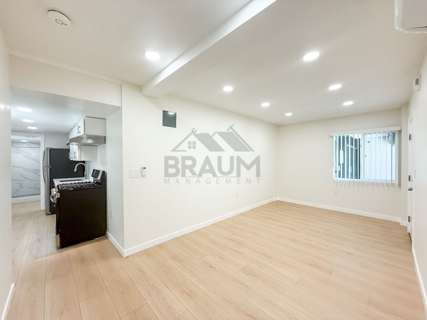Building Photo - 15634 Leadwell St