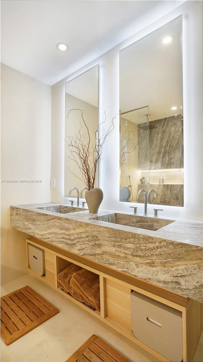 Building Photo - 1201 NE 85th St