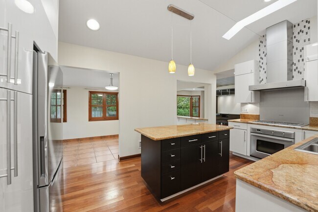 Building Photo - 29 Brookdale Ln