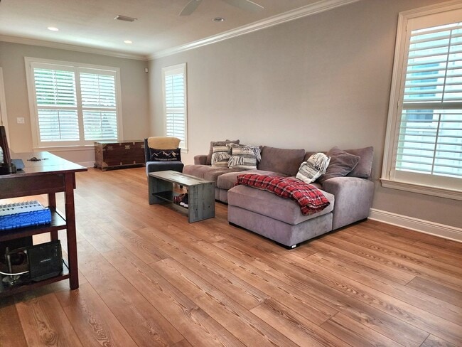 Building Photo - Stunning 2-story Home in the Coveted East Pensacola Heights!