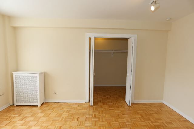 Building Photo - 744 W Belmont Ave