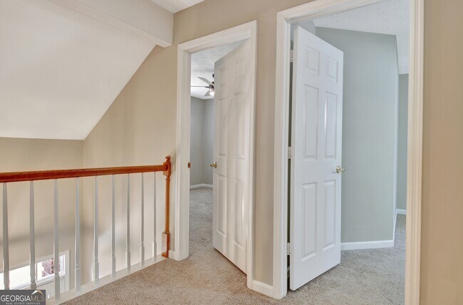Building Photo - 303 Calgary Dr