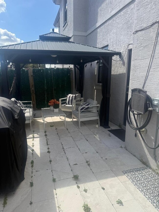 Building Photo - 522 SW 19th Wy