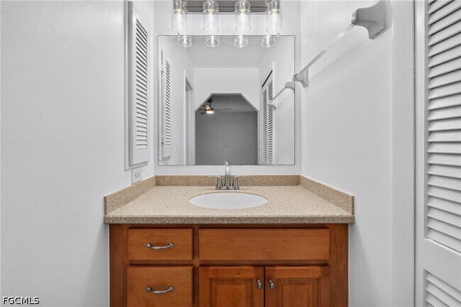 Building Photo - 4708 SW 8th Pl