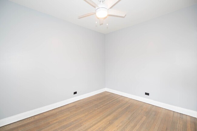 Building Photo - 536 1/2 W Cornelia Ave