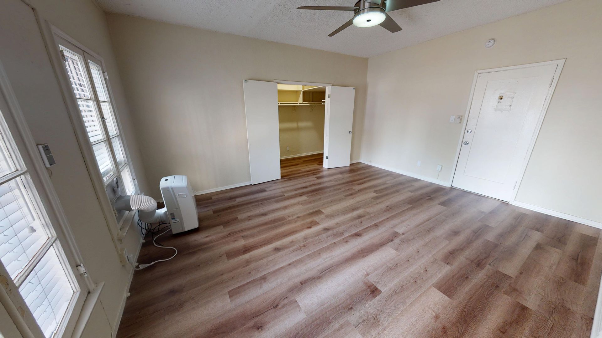 Interior Photo - 1006 S Orange Dr