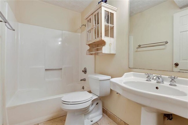 Building Photo - 586 Starlight Dr NE