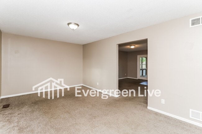 Building Photo - 1608 Carriage Dr