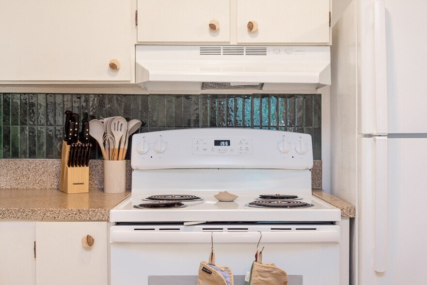 Building Photo - 6630 SW Capitol Hwy