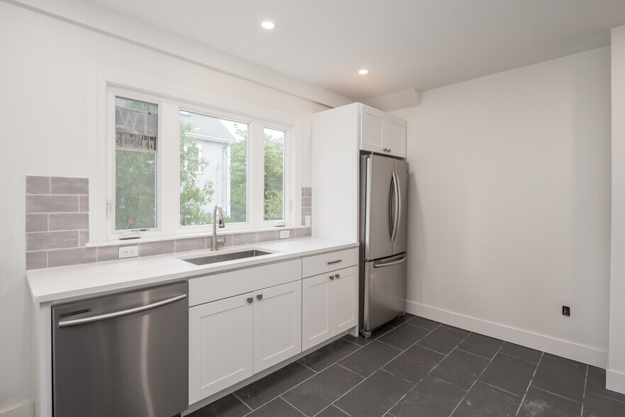 Building Photo - 92 Clinton Place Unit #2