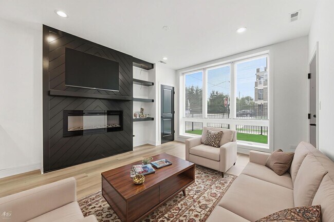 Building Photo - 3902 S Lake Park Ave