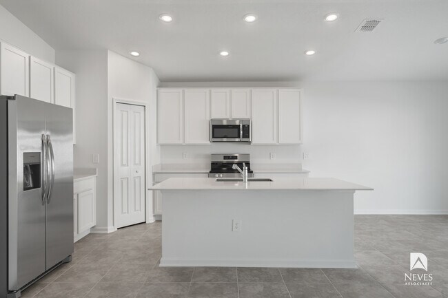 Building Photo - 4980 Worchester Dr