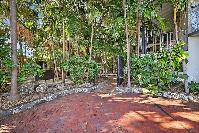 Building Photo - 8142 Byron Ave