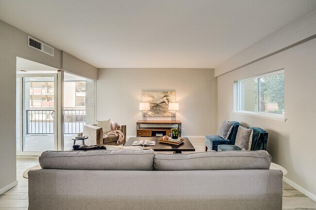 Building Photo - 351 E Thomas Rd