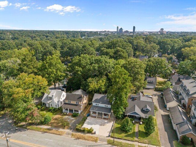 Building Photo - Spacious 5-Bed Home with Front Porch, Deck...