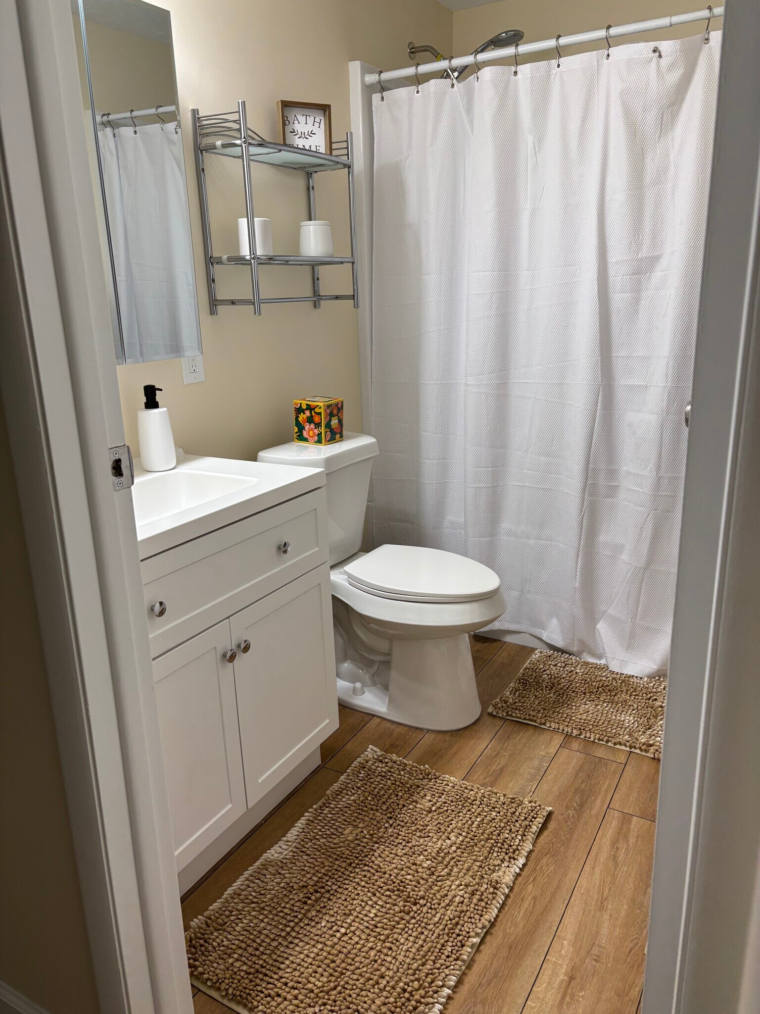 Building Photo - 10251 Spinnaker Run