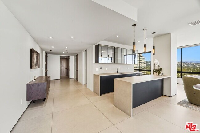 Building Photo - 10350 Wilshire Blvd