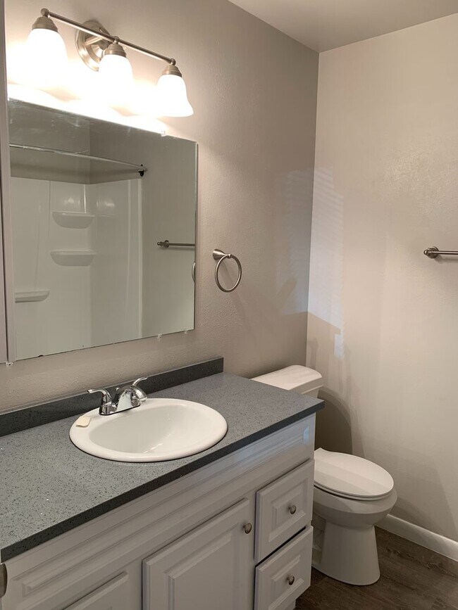 Building Photo - Updated 3-Bed, 1.5-Bath Duplex in Central Fort Collins!