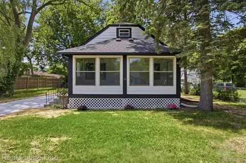 Building Photo - 17 N Midland Dr