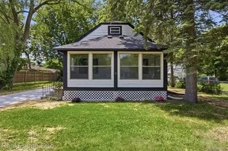 Building Photo - 17 N Midland Dr