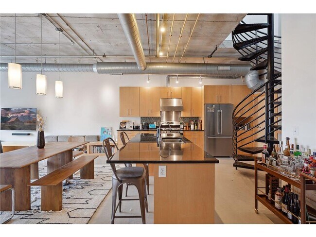 Building Photo - 525 N 3rd St