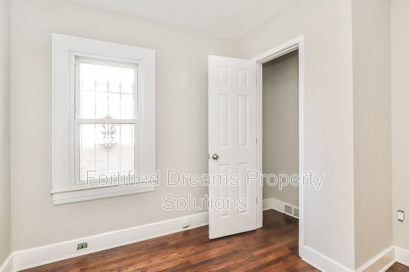 Building Photo - 815 Camel Ave