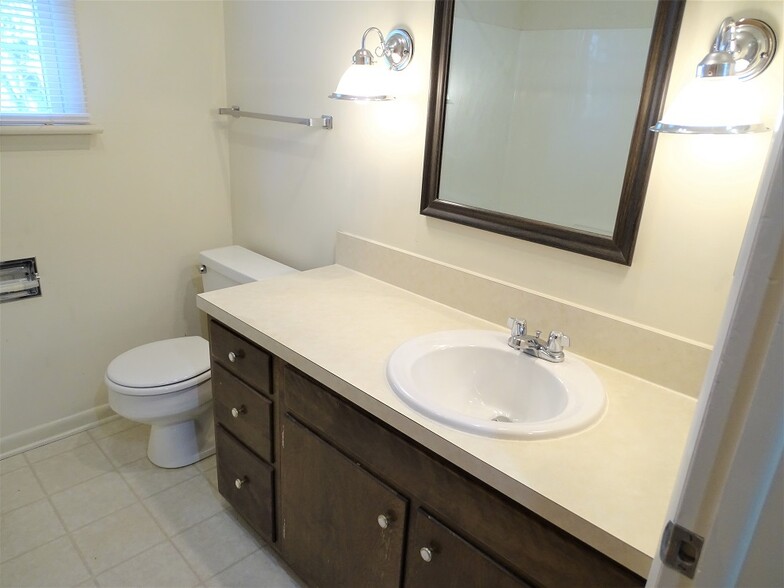 Building Photo - 112 Garden Ave