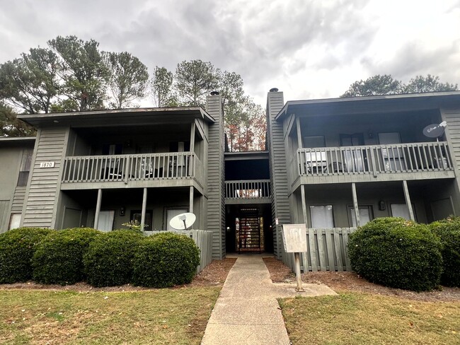 Building Photo - 1870 Tryon Dr