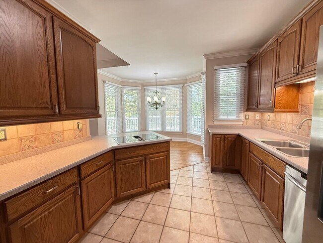 Building Photo - This beautiful brick home is located in Villa Rica and includes 6 bedrooms and 4.5 bath!