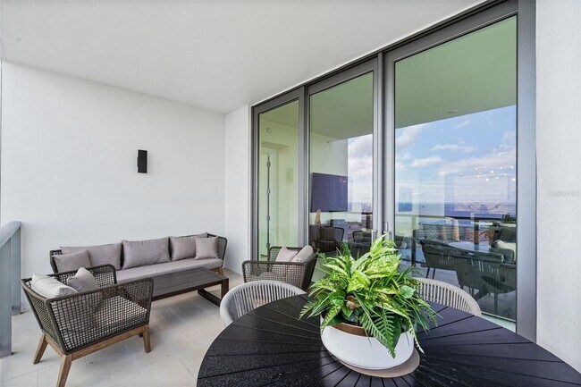 Building Photo - 301 1st St S