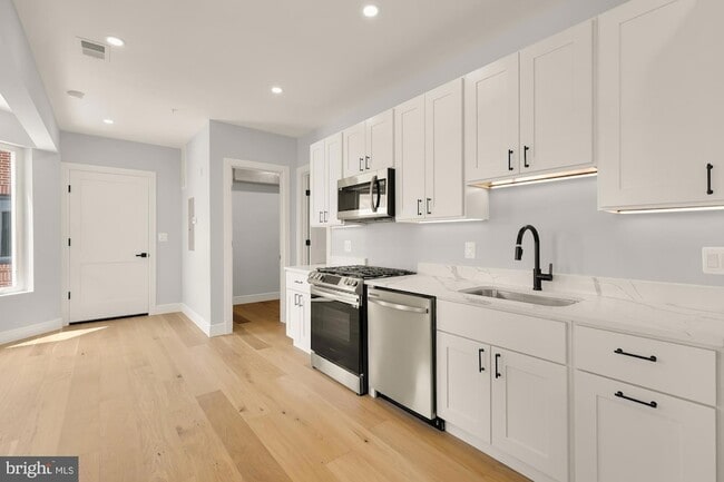 Building Photo - 3215 Mt Pleasant St NW