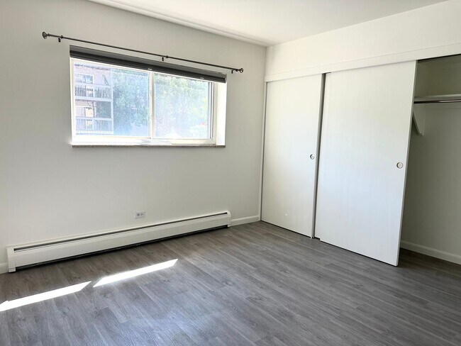 Building Photo - Spacious 1 Bed/1bath close to CU with Reserved Parking