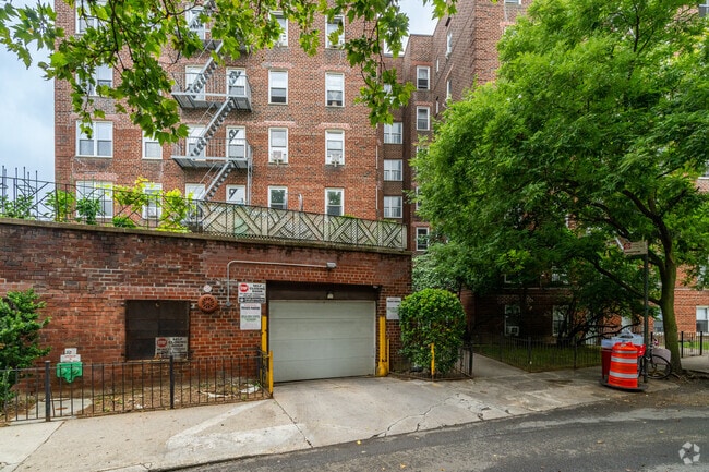 Building Photo - 217-227 E 7th St