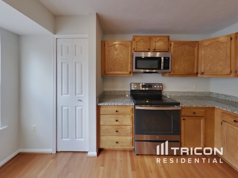 Building Photo - 502 Waters Cove Ct