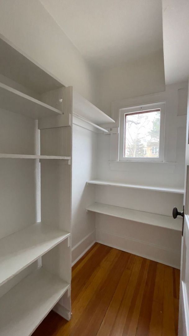 Building Photo - Beautiful 3 bed/2 bath Near Downtown!