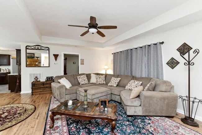 Building Photo - 1419 Leaf Ln