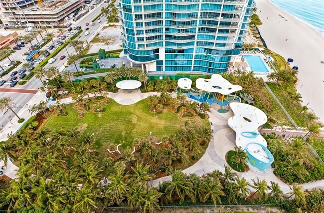 Building Photo - 17375 Collins Ave