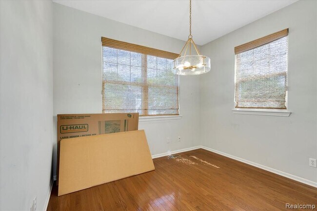 Building Photo - 1048 Lakepointe St