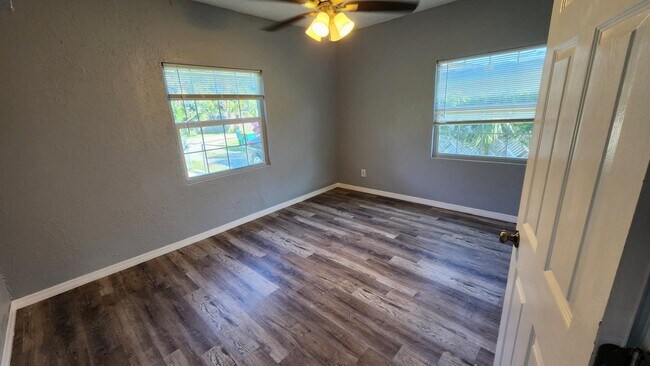 Building Photo - 453 Solona St