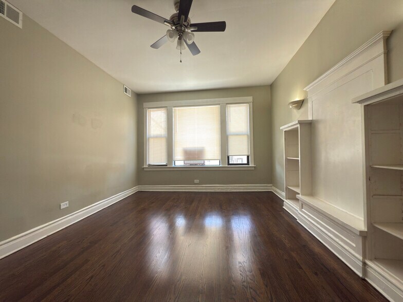 Building Photo - 4617 S Calumet Ave